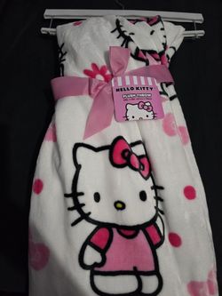 Hello Kitty Daisy Throw Blanket