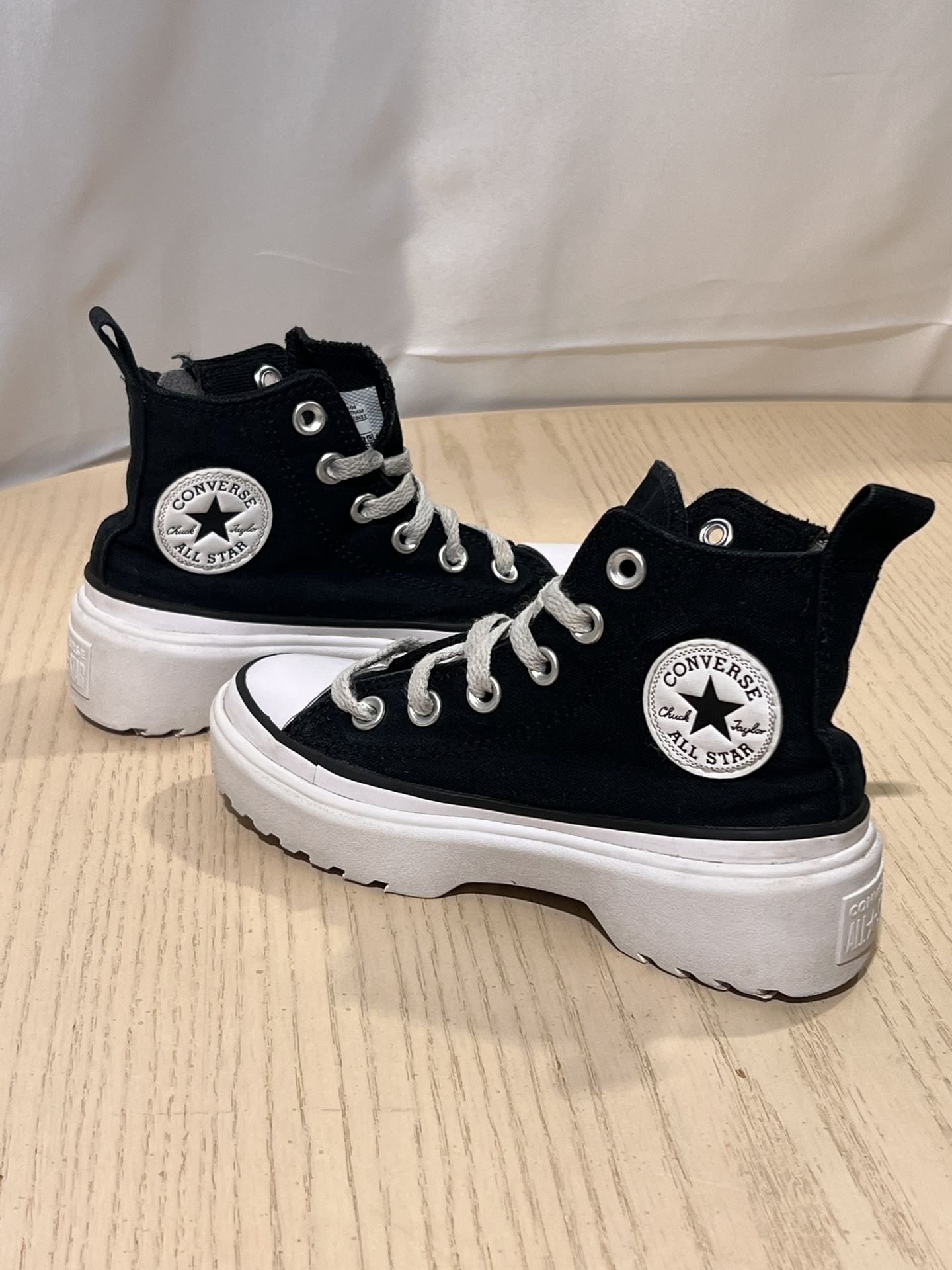Converse Chuck Taylor All Stars High Lugged Black & White Canvas Girls Sz 12