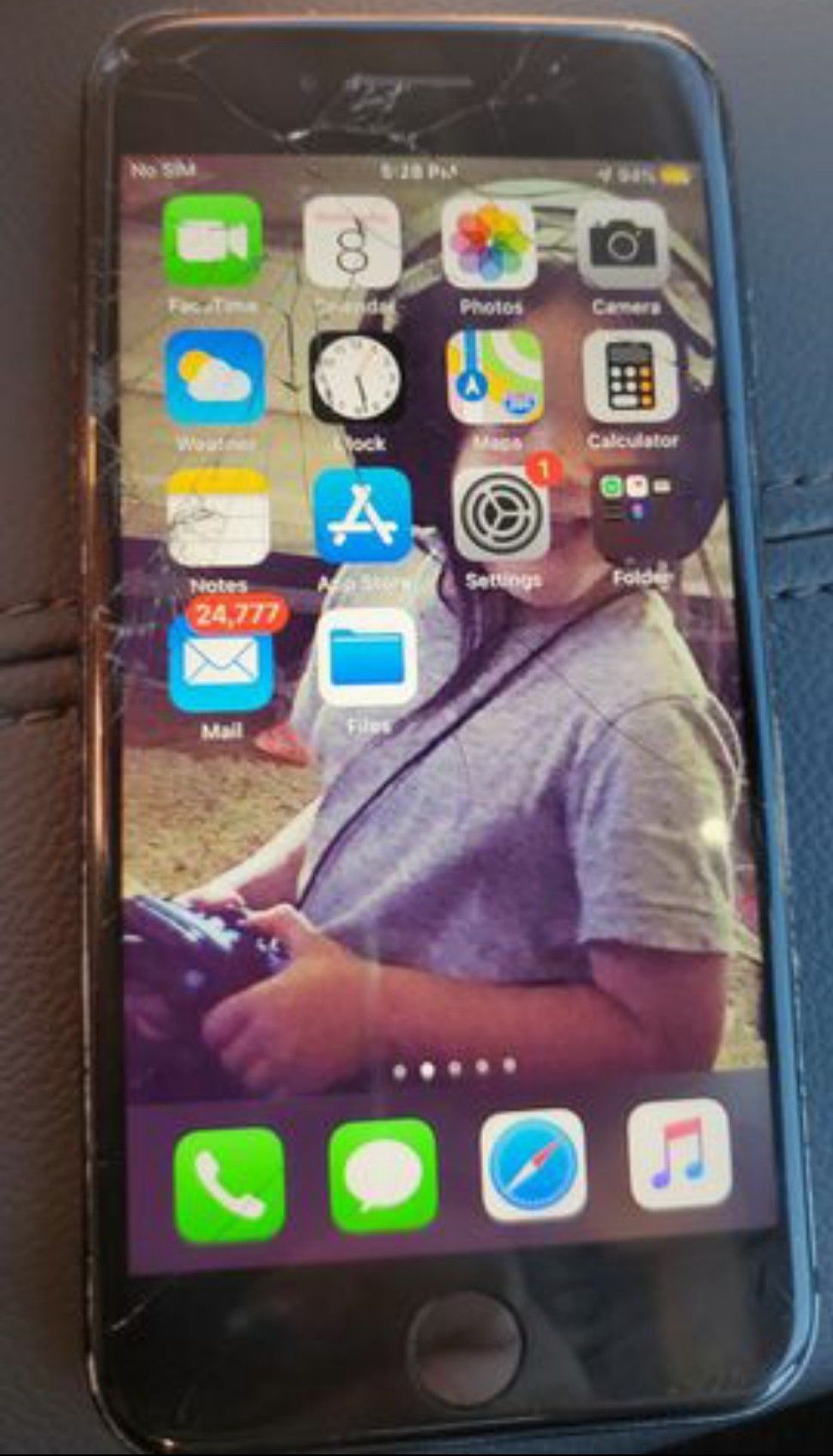 WORKING iPhone 7 32gb black (cracked screen)