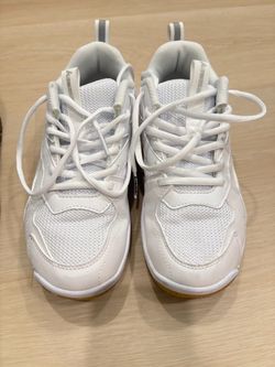 Badminton shoes for women
