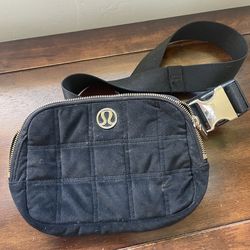 Lululemon purse
