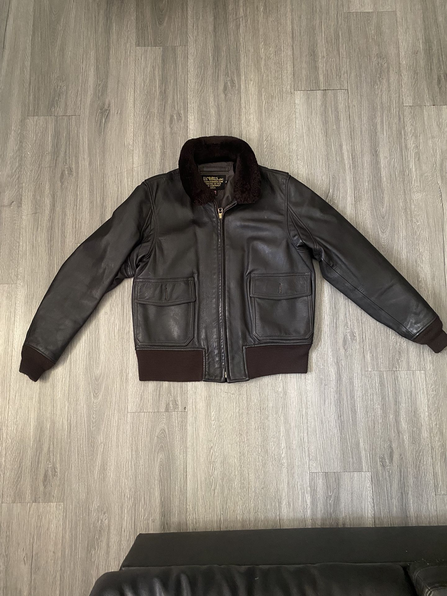 Vintage 1970s black leather bomber jacket with fur collar leather #bomberjacket Size 46/Large Excellent condition #USA #Leather #Fashion #Depopselle