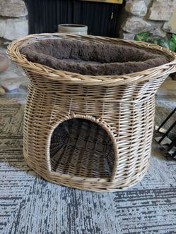 Woven wicker two bed cat condo
