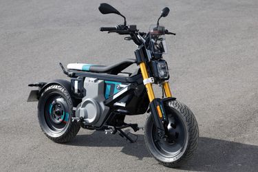 2024 BMW CE 02