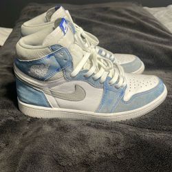 Jordan 1 Hyper Royal’s