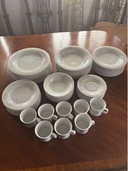 Set of Vintage 56 PCs.(setting of 8) Elegant Floral Porcelain Fine Dinnerware Edinburgh by China Pearl
