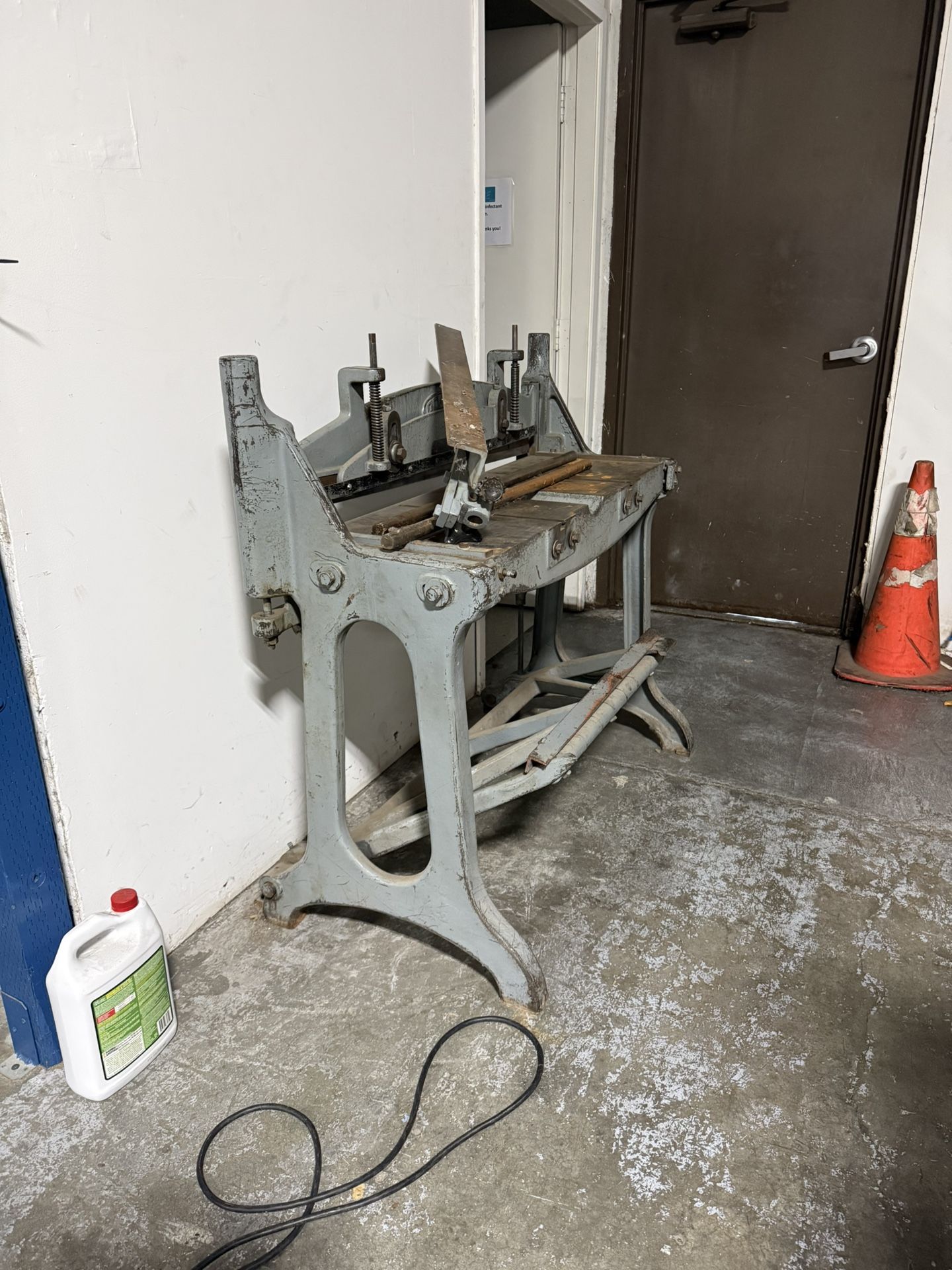 Pexto Model 132 G foot operated sheet metal shear