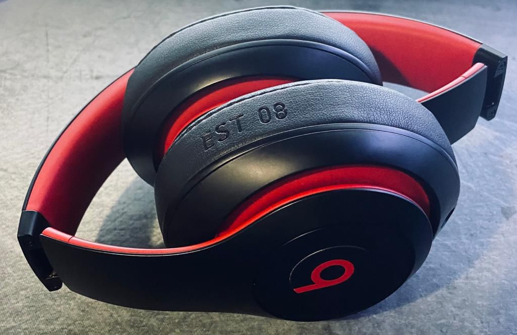 Beats Studio 3 Decade Collection Headphones With Case And Charging Cable