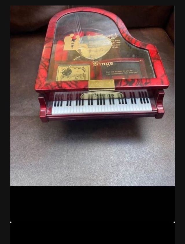 Kings Piano Music Box