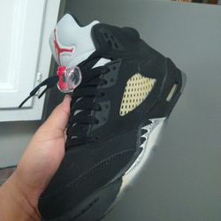 AJ 5 Metallic 2016 Size 6 Y 