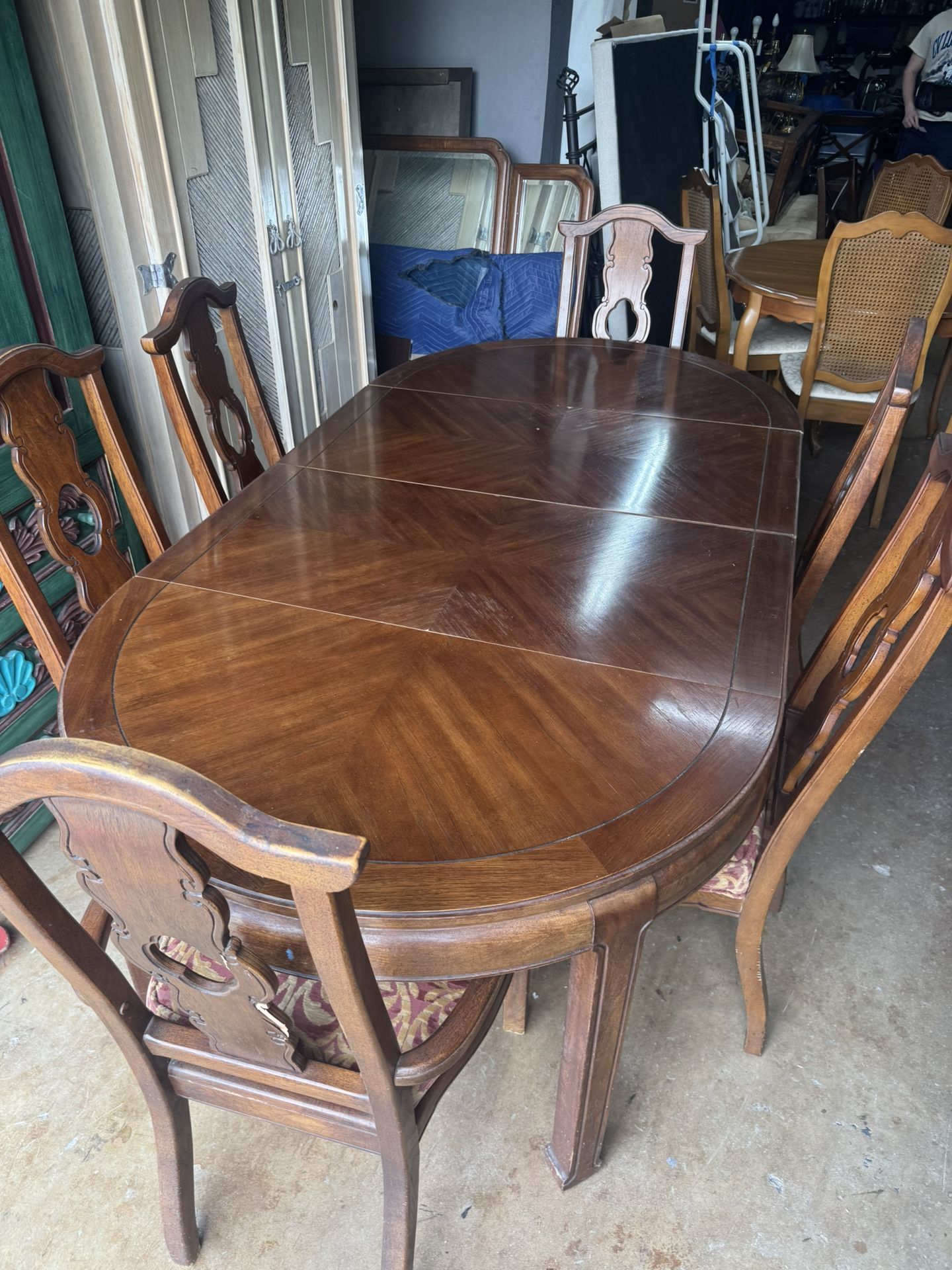 Dining Room Table W/2 Leafs & 8 Chairs