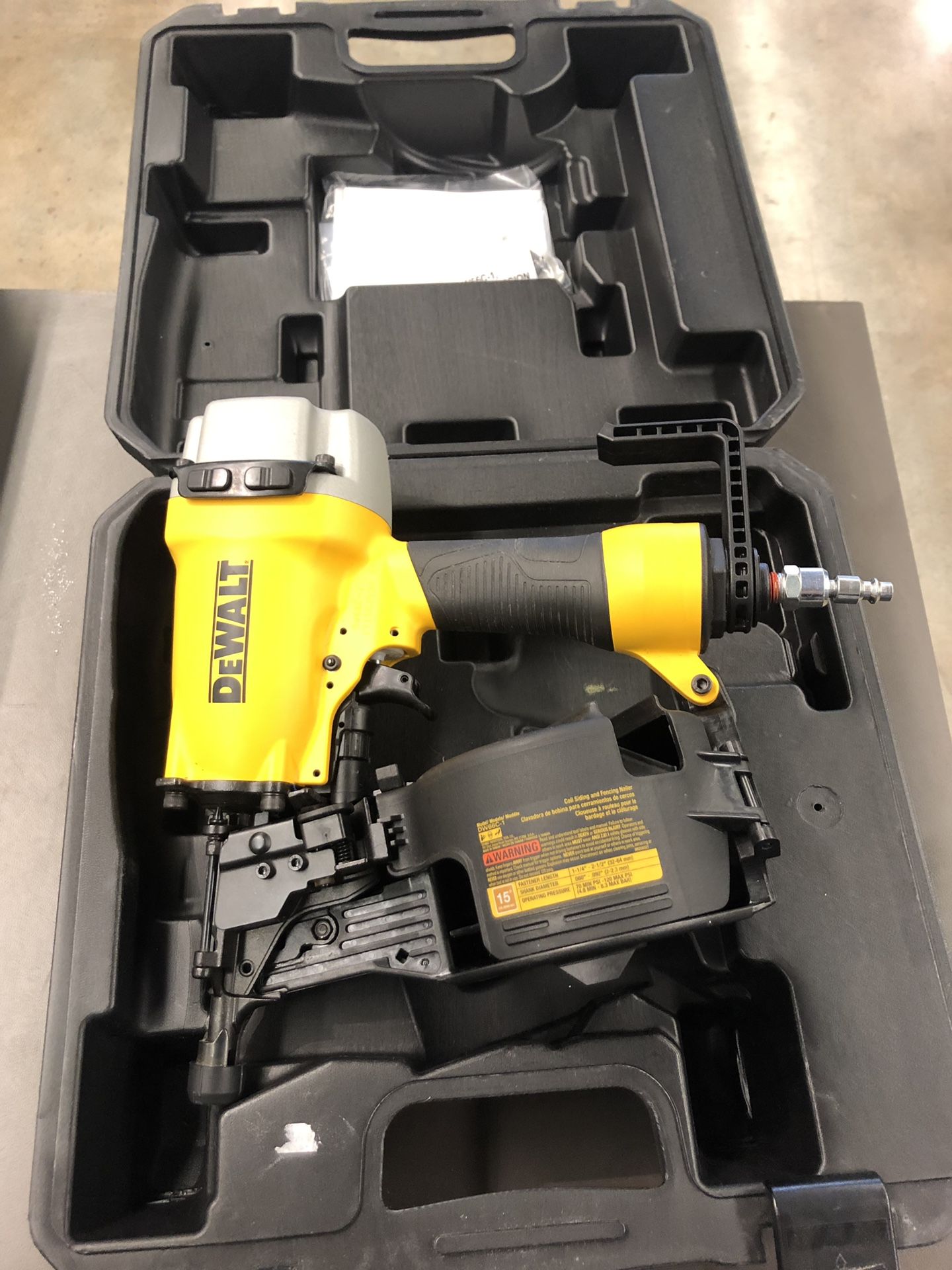 New Dewalt DW66C1 Pneumatic 15degree coil siding nailer with case no