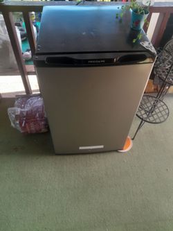Mini refrigerator