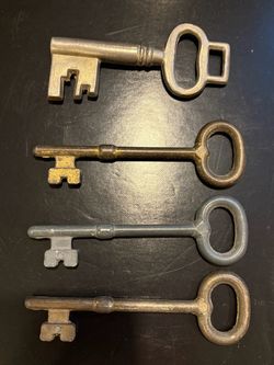4 Vintage Metal Skeleton Keys 4” – 4.5” Long