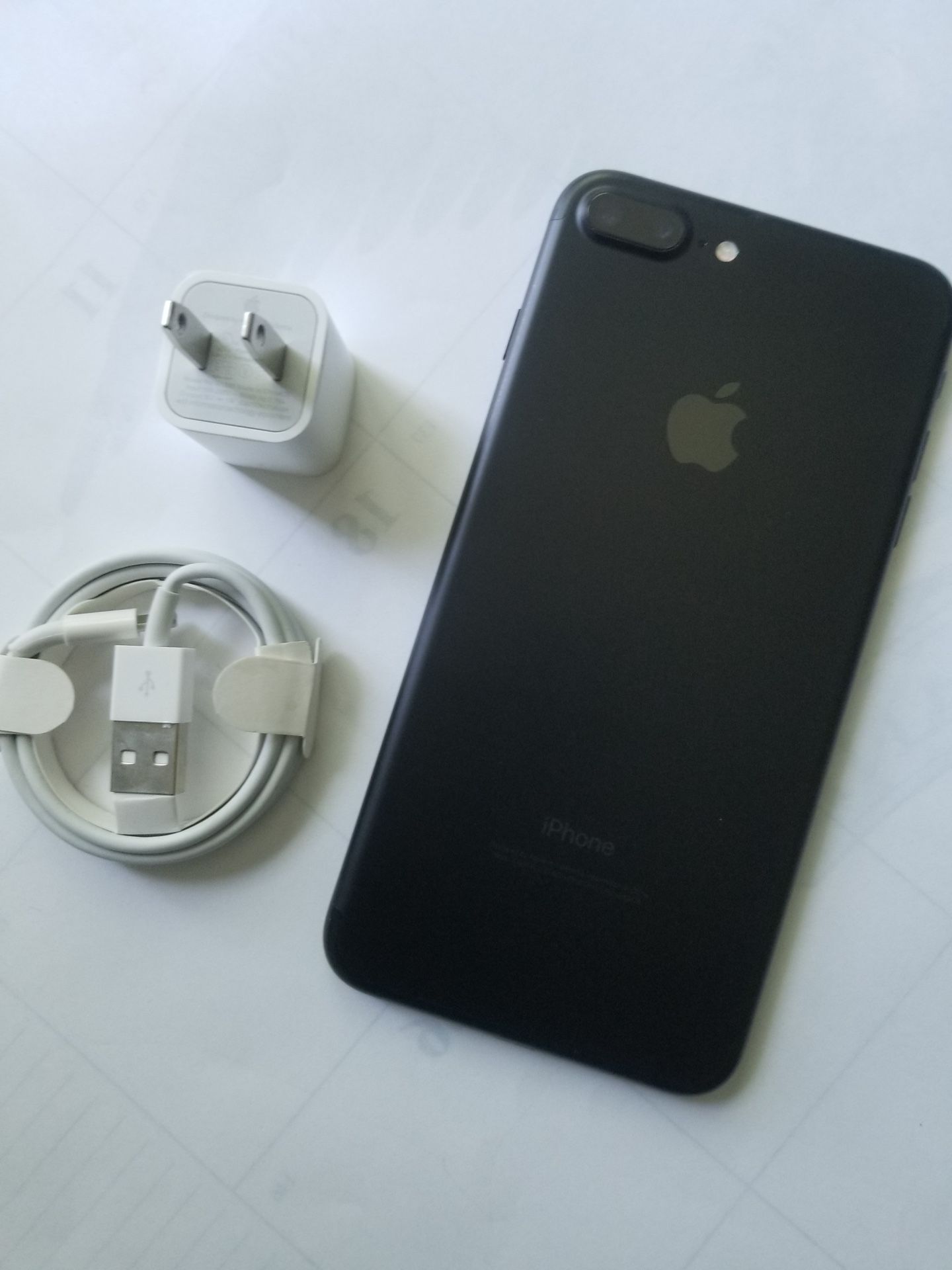 iPhone 7 Plus 128GB, unlocked, works any company sim card any country internationally