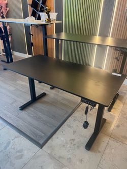 55 x 28 Large Electric Standing Desk, Height Adjustable Computer Desk, 27.6" Deep Desktop, Stand up Gaming Office Table with 2 Hooks, 3 Preset Heights