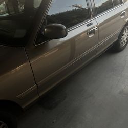 For Sale Ford Crown Victoria Todo Le Funciona 135 Mil Millas Interior De Piel Buenas Condiciones