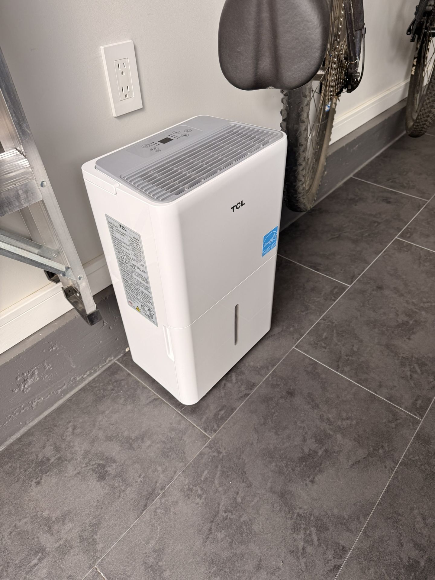 TCL Dehumidifier