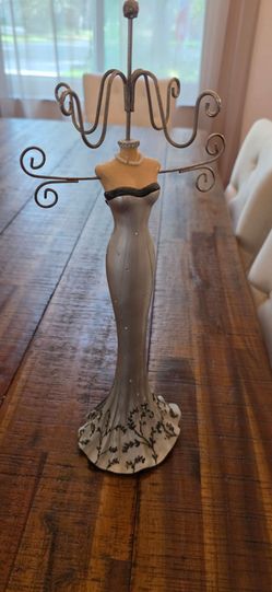 Glamorous Lady Jewelry Stand