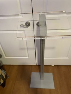 Lucite Podium From Displays 2 Go ( Brand New ) 