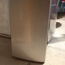 Magic Chef Small Mini Fridge 32" Tall by 18.5" Wide Stainless Steel 