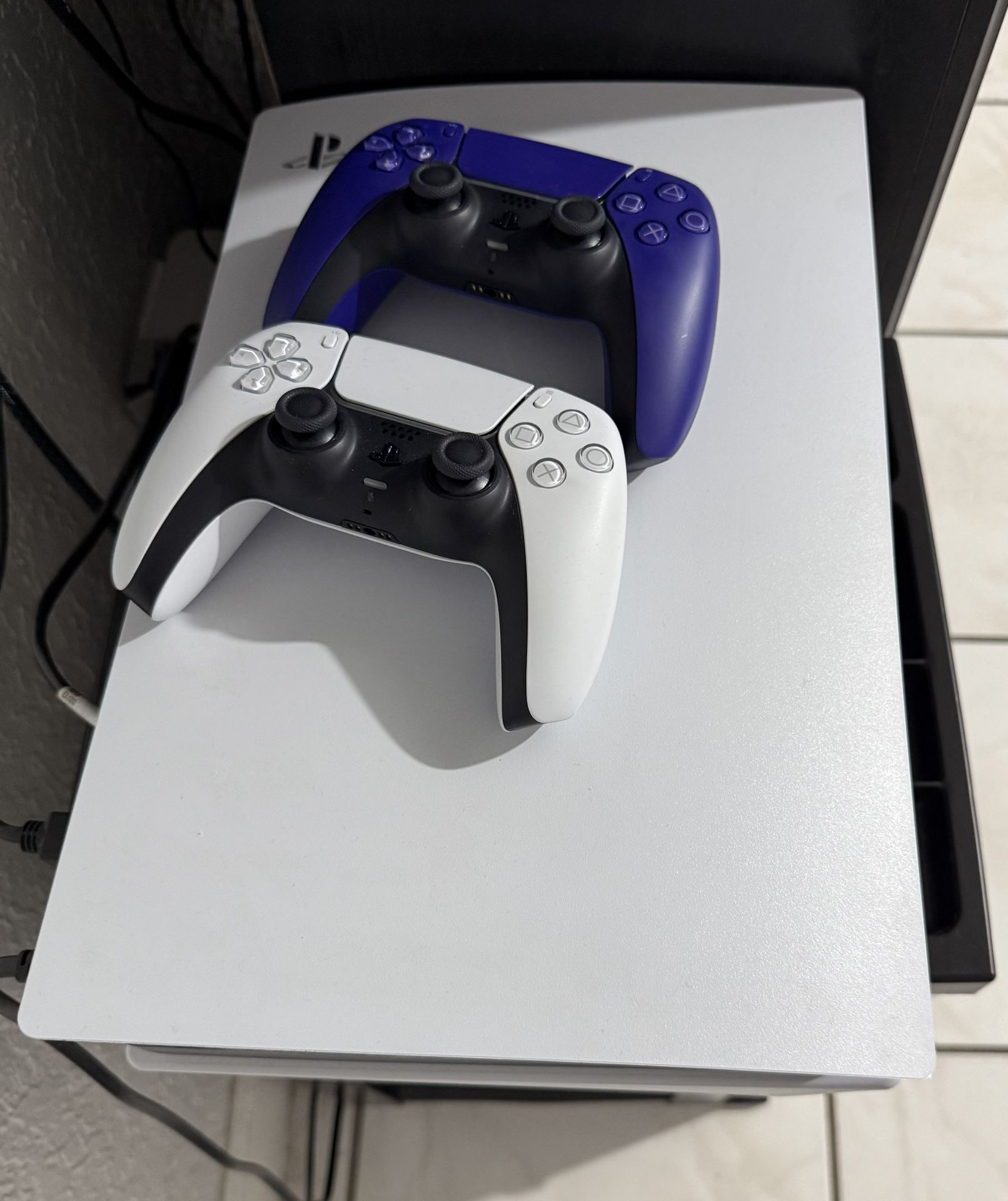 ps5 plus 4 games 2 controllers