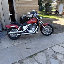 2002.   Honda....1100  Shadow Spirit....7000 Miles On It..Run Very Good