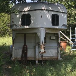 Morgan 3  Horse Slant, With Dress out, Gooseneck Trailer 3,800.