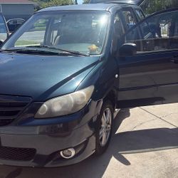 2004 Mazda MPV