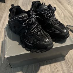 Men’s Shoes Size 9