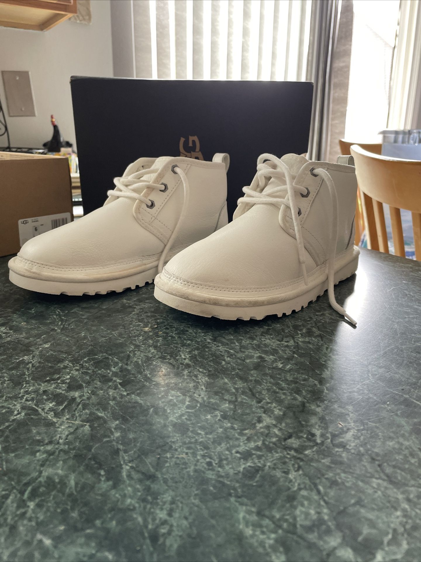 UGG Neumel 1133777 Mens White Leather Wool Sockliner Comfort Chukka Boots NR6398
