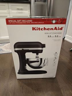 KitchenAid Stand Mixer Bowl-Lift 5.5 Quarts with Attachments