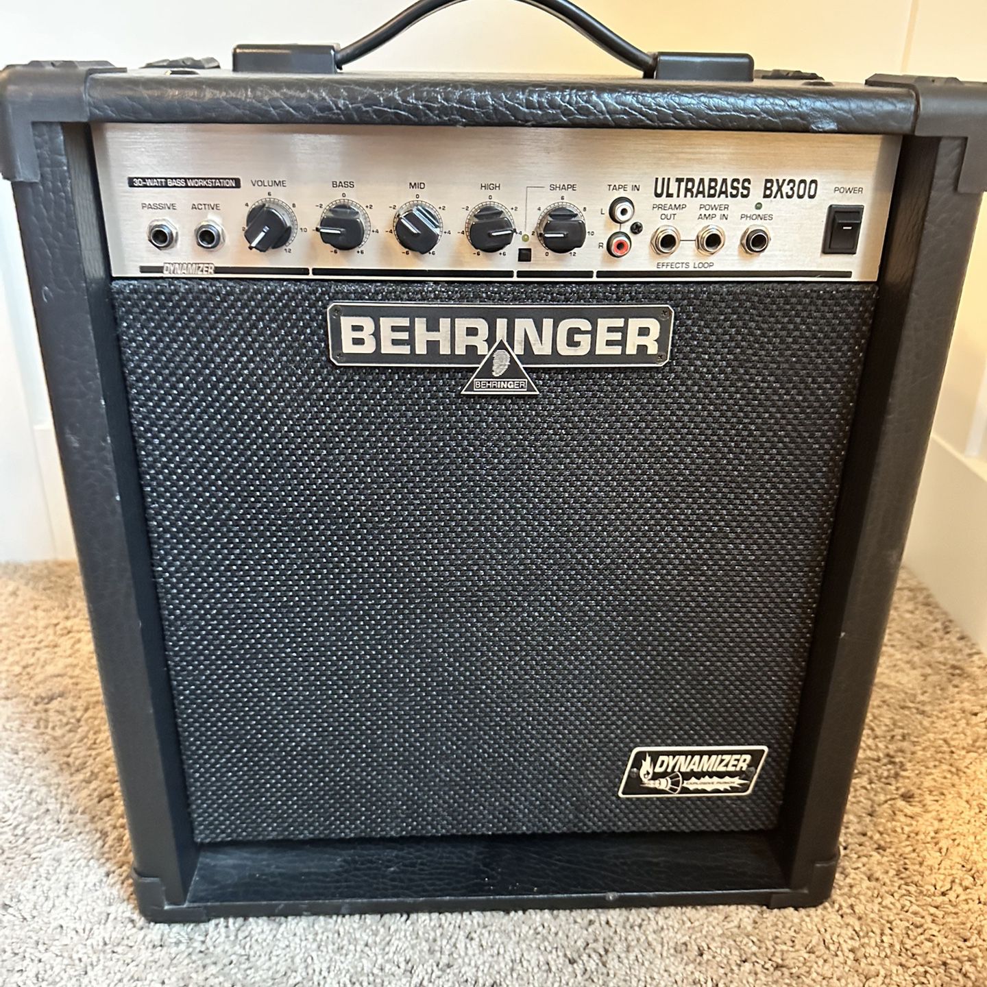 Behringer BX300 Ultrabass 30-Watt 1x10" Bass Combo
