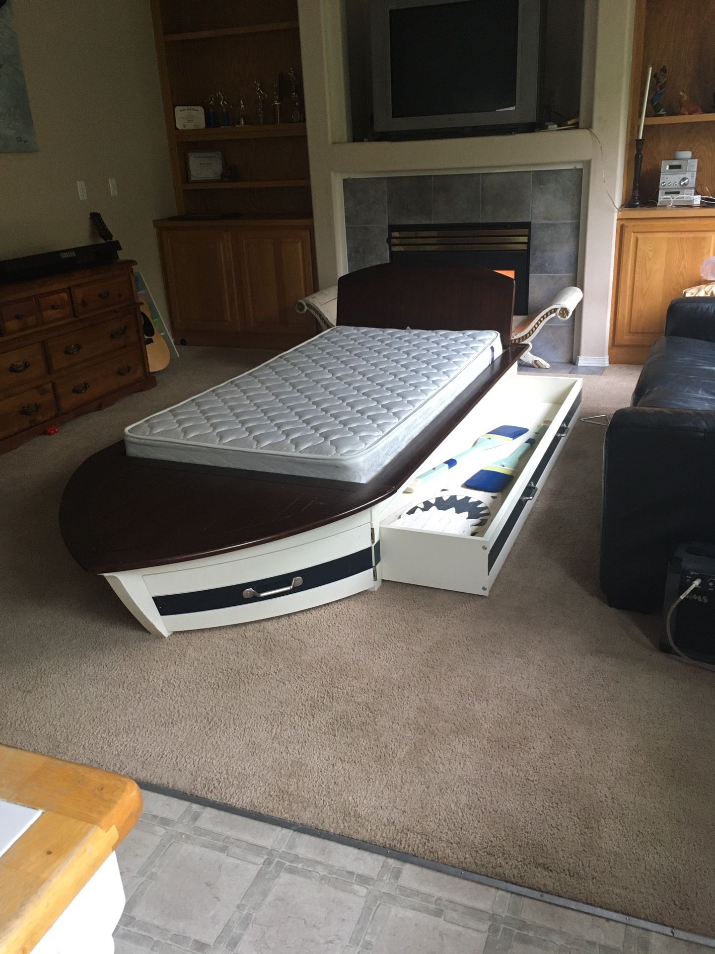 Pottery Barn Speedboat Trundle Bed for Sale in Renton, WA OfferUp