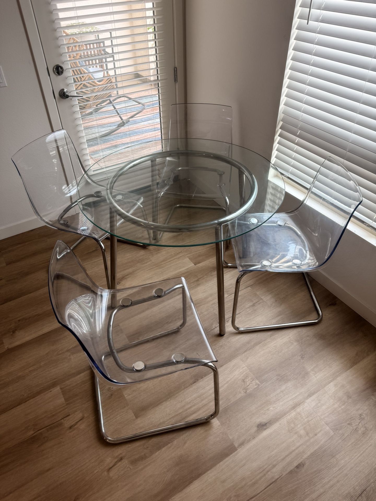 Glass Round Dining Table & 4 Transparent Acrylic Chairs