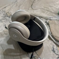 beats studio pro (tan)