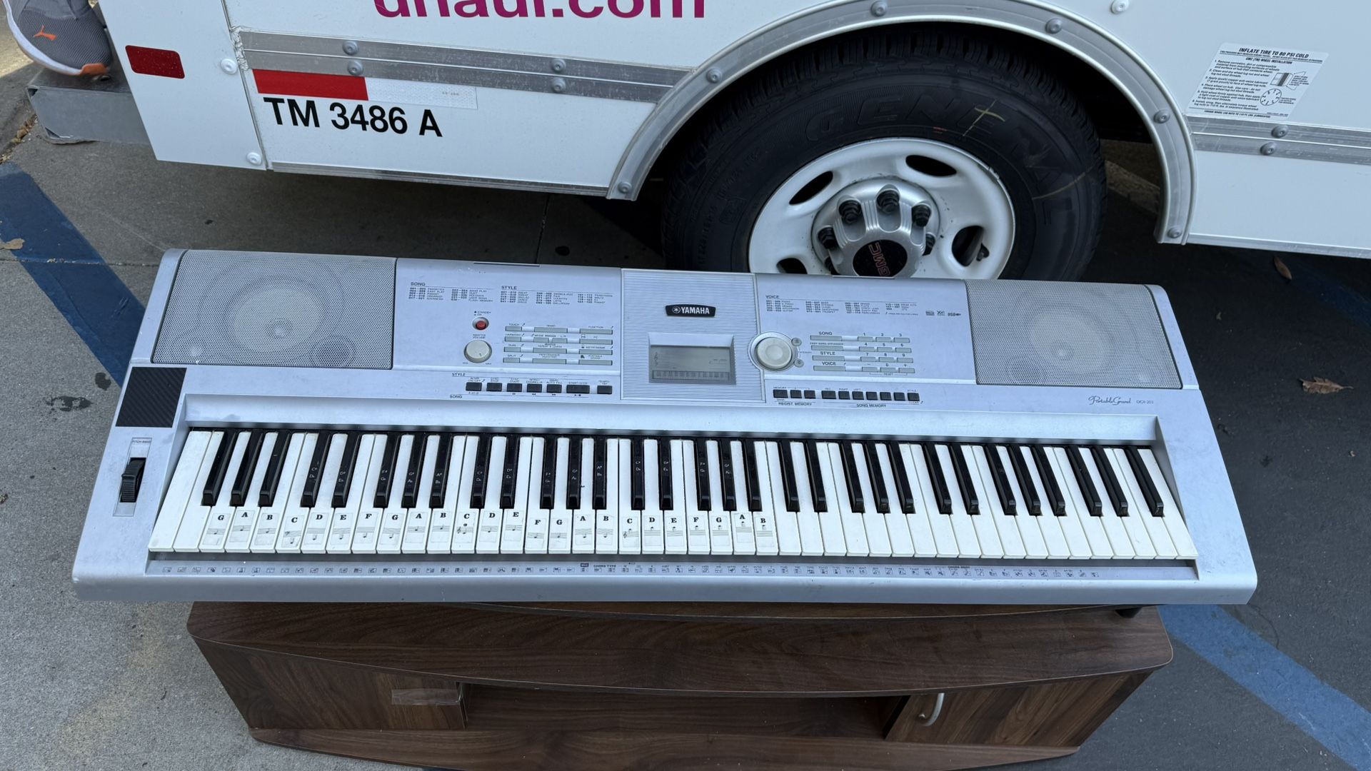 Yamaha DGX-203 Electronic Keyboard