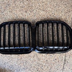 Iightly used—2019-2021 2022 BMW X7 G07 M Sport Glossy Black Grill Front Kidney Grille N