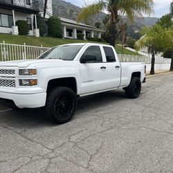 2015 Chevy 4x4 Extra cab V8 