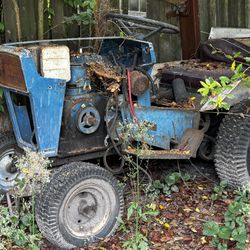 Old Ford Riding Lawnmower 
