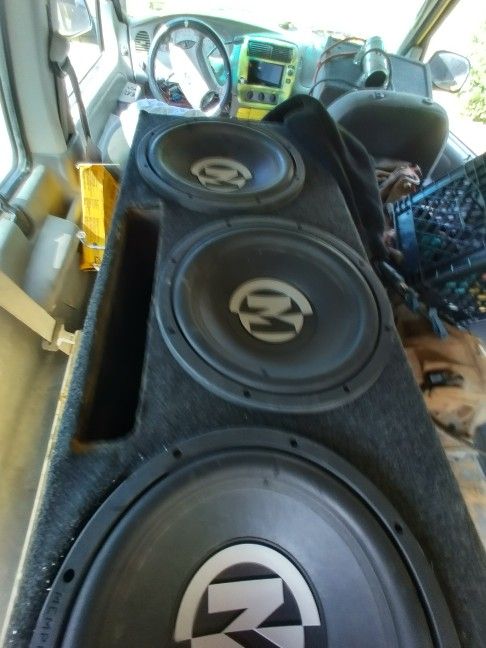 (3) Memphis Audio 12-in Subwoofers And Memphis Audio 1000 Watt Amp And Memphis Audio Capacitor