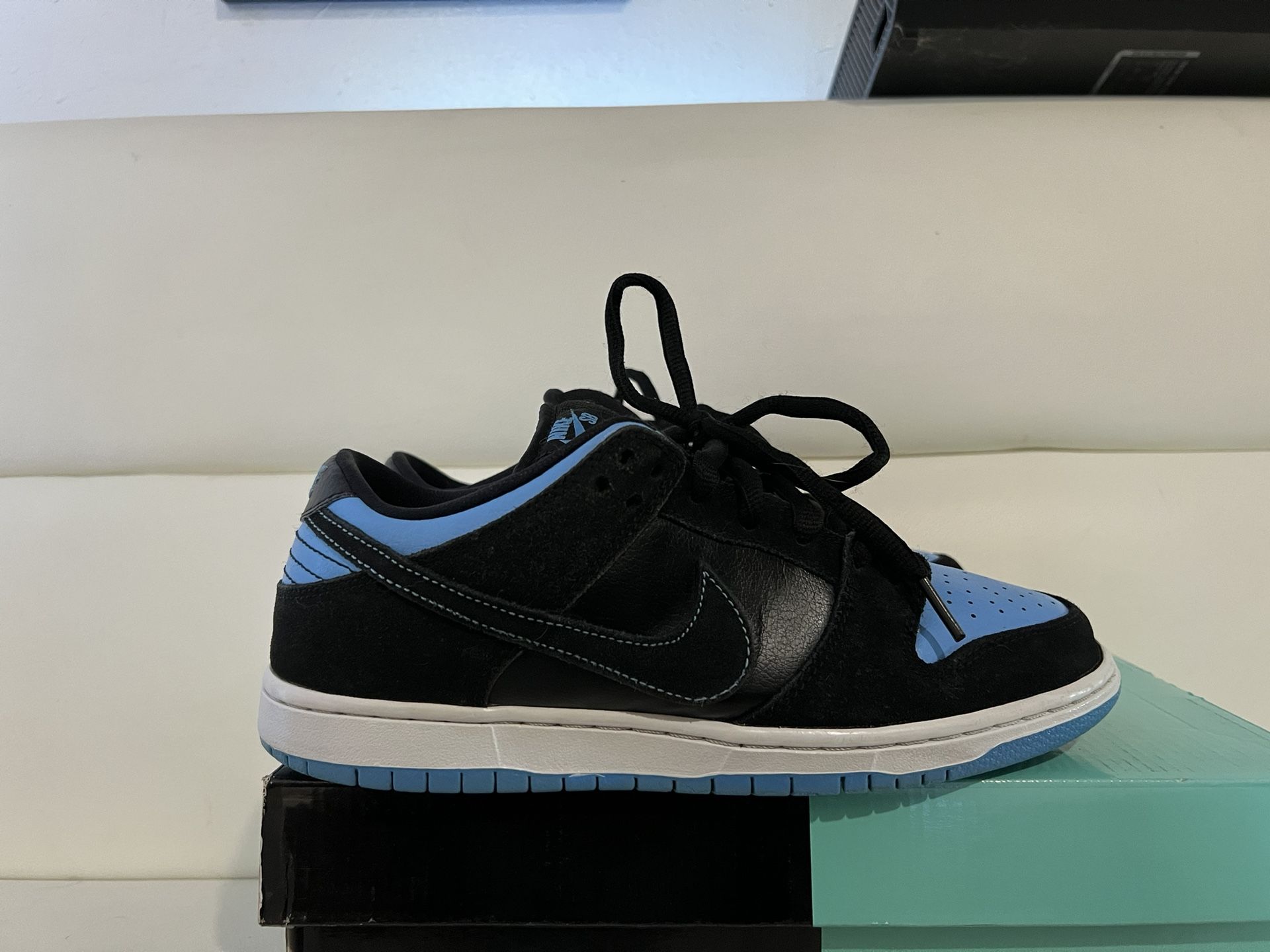 Nike Sb Dunk Low SUB ZERO 2015 size 8.5 Nike Dunk Low High Mid