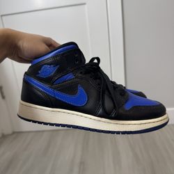 Air Jordan Mid 1s Size 4.5