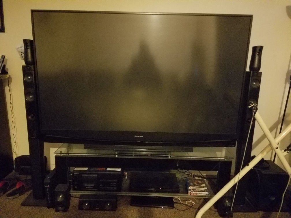 70 inch Mitsubishi TV 3D ready!!!!! Mitsubishi WD-73640 73-Inch 1080p Projection TV
