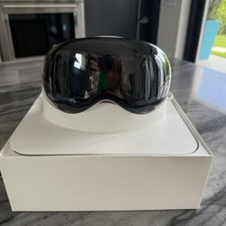 Apple Vision Pro 512GB with AppleCare & Extras 
