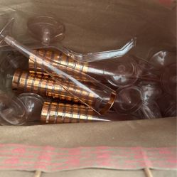 28 champagne plastic cups