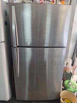 Whirlpool refrigerator 66x33x31