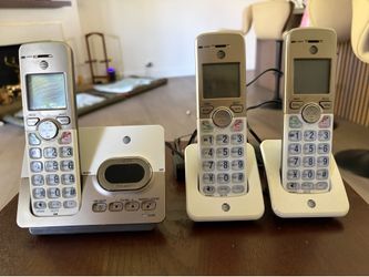 AT&T EL52313 DECT 6.0 Cordless Phone System featuring a digital answering machine.