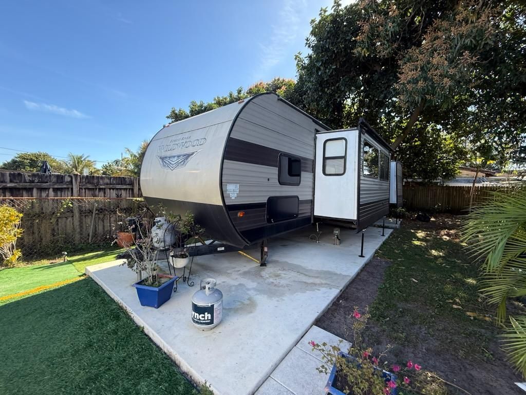 2020 forest river wildwood travel trailer 37’