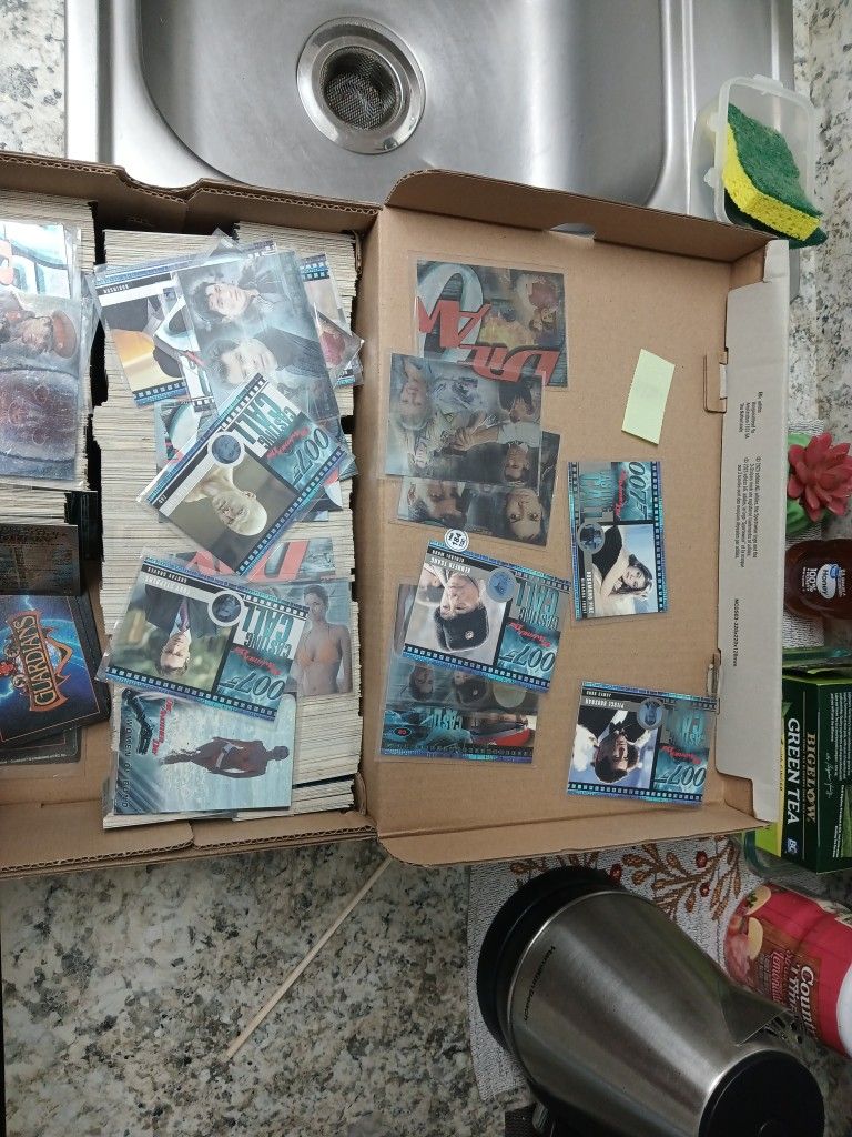 Collectables... 007 Cards 